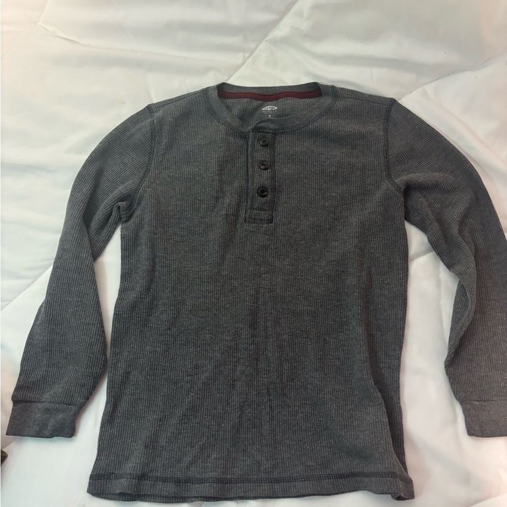 Old Navy Gray Henley Shirt with 3 buttons- size medium 8